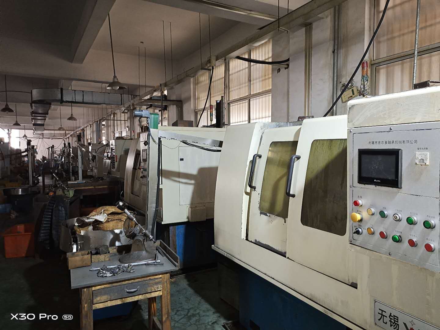 <p>
	超精车间
</p>